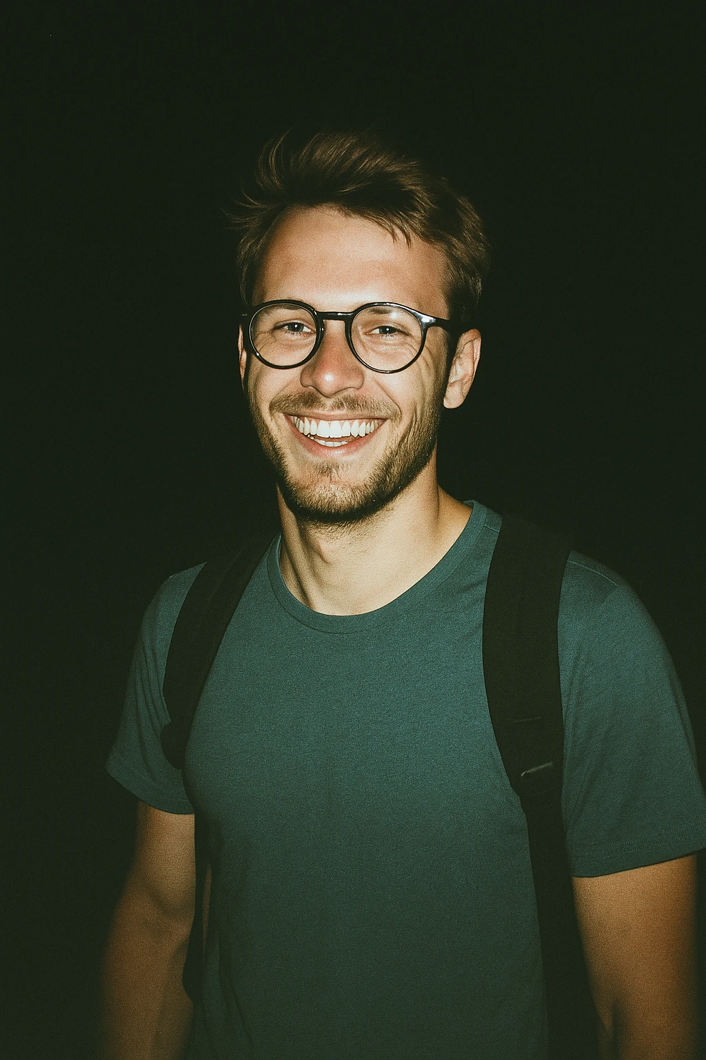 Retro Flash Filter β Film-Style Travel Portrait